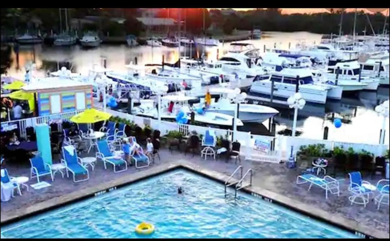 Remodeled, Huge Pool, Tiki Bar & Grill, Quiet Room Сарасота Екстериор снимка
