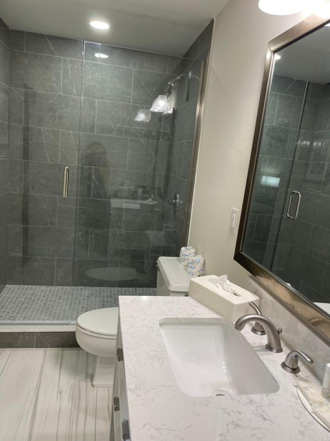 Remodeled, Huge Pool, Tiki Bar & Grill, Quiet Room Сарасота Екстериор снимка