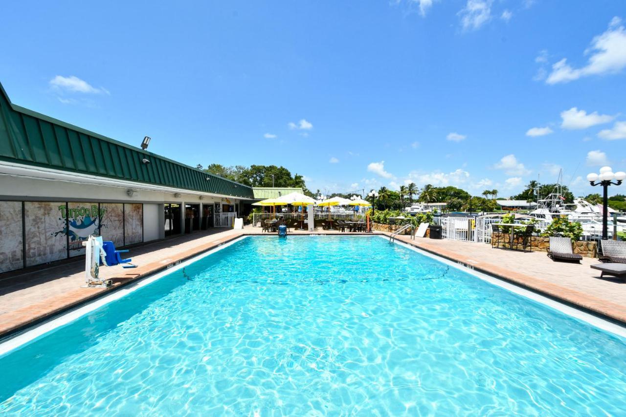 Remodeled, Huge Pool, Tiki Bar & Grill, Quiet Room Сарасота Екстериор снимка