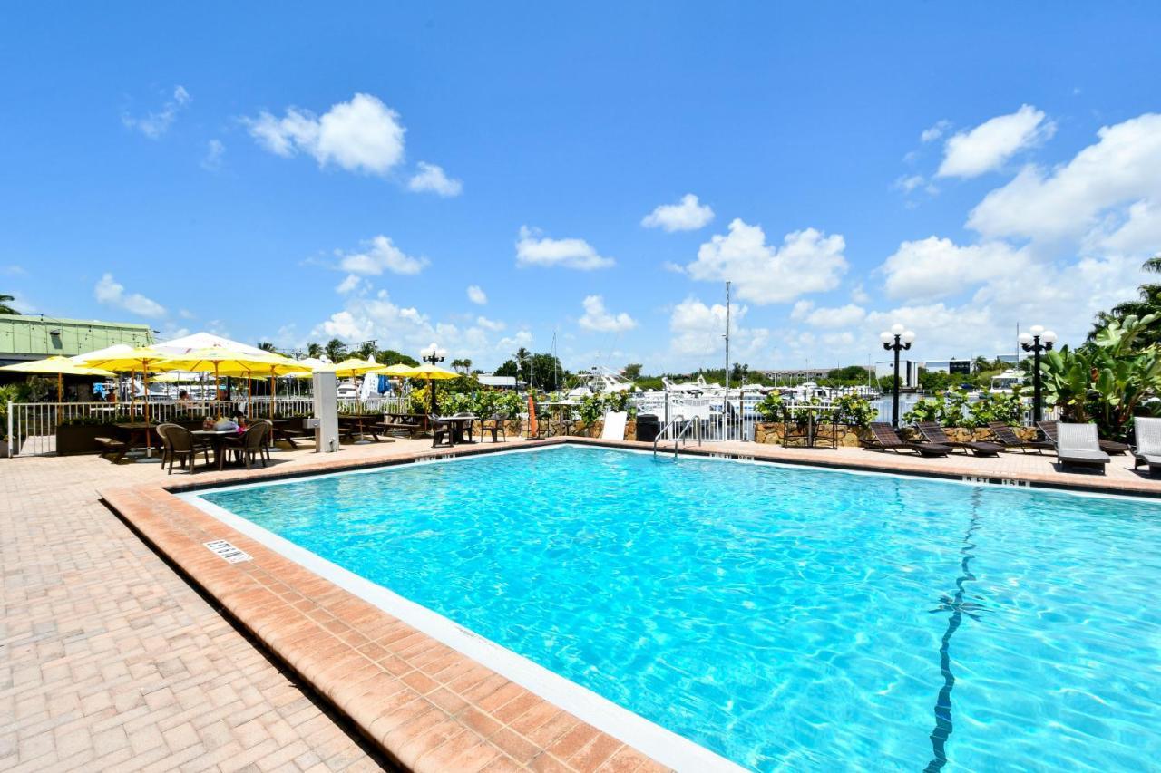 Remodeled, Huge Pool, Tiki Bar & Grill, Quiet Room Сарасота Екстериор снимка